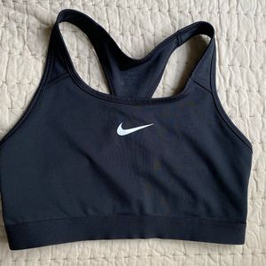 NIKE // dri-fit swoosh sports bra